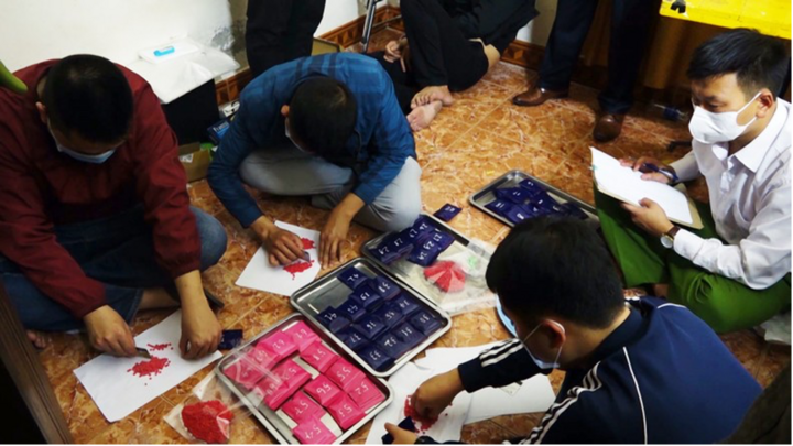 Quảng Bình bắt 2 đối tượng, thu giữ hơn 12 nghìn viên ma túy