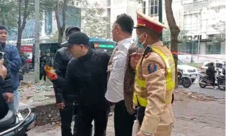 Hà Nội: Khởi tố tài xế không chấp hành đo nồng độ cồn, đá vào mặt CSGT