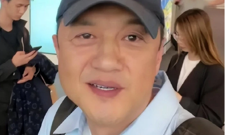 Lý Á Bằng vỡ nợ 65 triệu USD, bị cấm lên máy bay