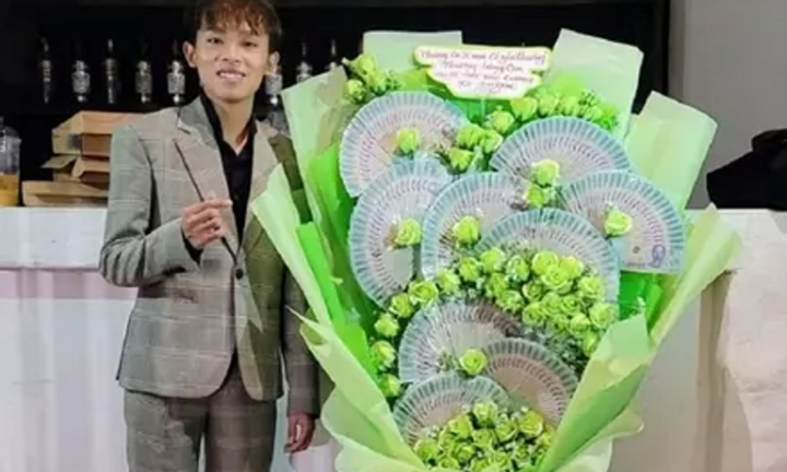 Hồ Văn Cường nhận được món quà trị giá hơn 100 triệu đồng từ một người ẩn danh