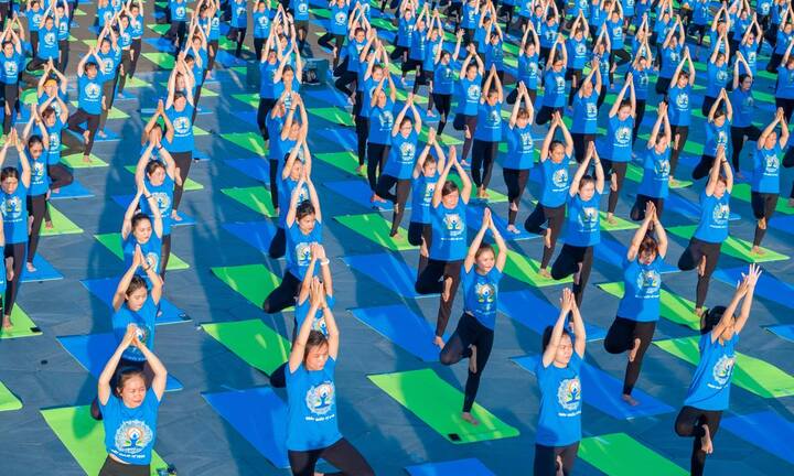 Tuyệt đẹp hình ảnh đồng diễn Yoga lan toả tinh thần 