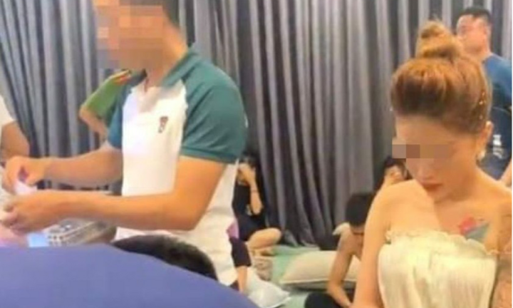 Hà Nội: Bắt quả tang nhóm thanh niên đang 