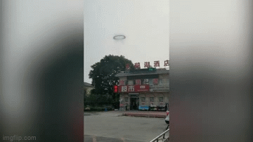 Clip: Vòng tròn đen bất ngờ xuất hiện trên bầu trời Trung Quốc