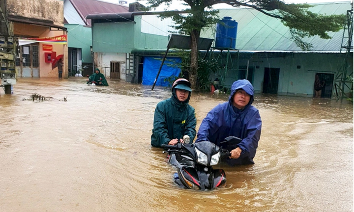 Lâm Đồng: TP.Bảo Lộc ngập nặng sau trận mưa lớn