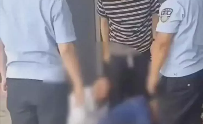 Vứt đôi giày phiên bản giới hạn của chủ, nhân viên vệ sinh treo cổ tự tử vì bị đòi đền bù số tiền khổng lồ