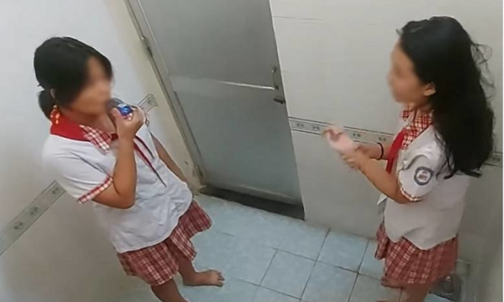 Nhà trường mời công an vào cuộc vụ nữ sinh hút thuốc, đánh nhau trong nhà vệ sinh