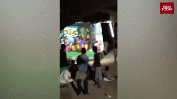 Clip: Lên cơn đau tim đột ngột, nghệ sĩ 40 tuổi đã tử vong khi đang biểu diễn trên sân khấu