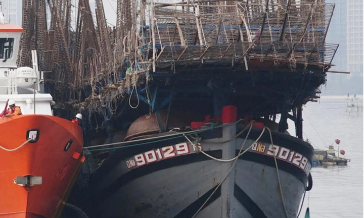 Tàu cá Quảng Nam có 12 ngư dân mất tích tự ý vượt trạm kiểm soát biên phòng