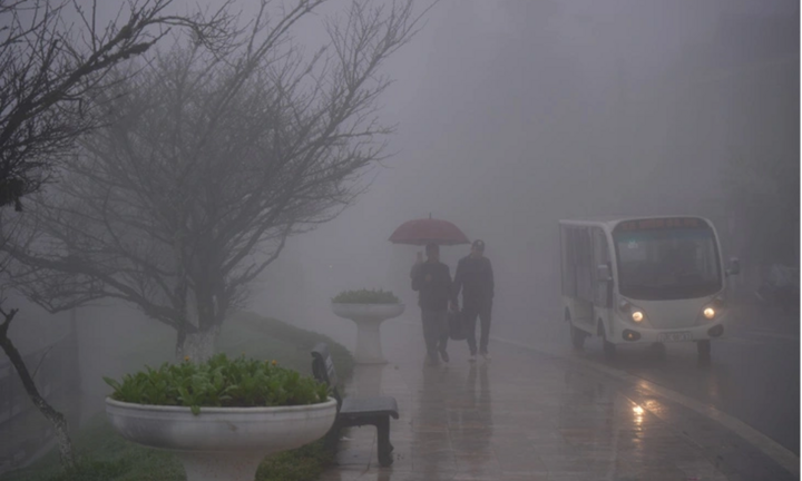 Đỉnh Mẫu Sơn lạnh 1,2 độ C, miền Bắc chìm trong giá rét