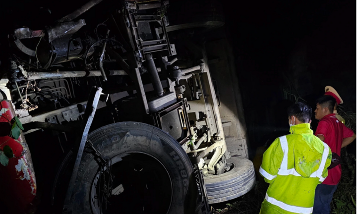 Vụ xe khách chở 30 người lao xuống vực ở Kon Tum: Lời kể của người thoát nạn