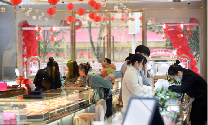 Người dân Trung Quốc nô nức sắm rồng vàng dù giá thành cao