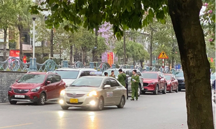 Bắt giữ đối tượng bẻ gương chiếu hậu hàng loạt ô tô tại Quảng Ninh