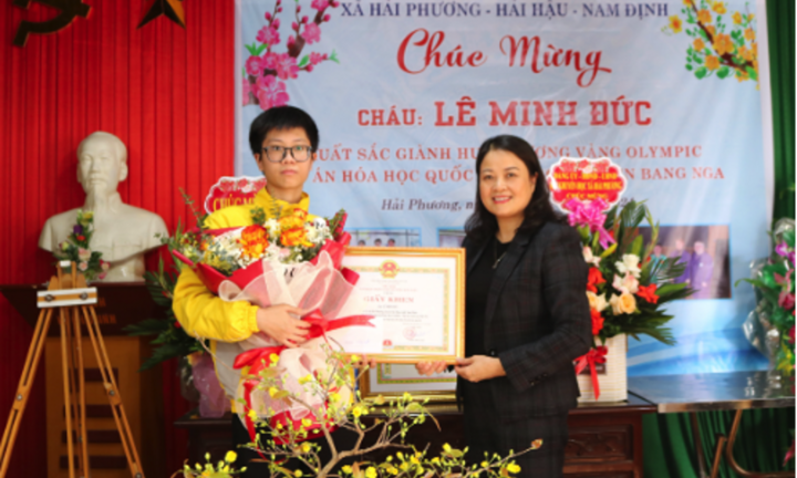 Nam sinh xuất sắc giành huy chương vàng Olympic Dự án Hoá học quốc tế được vinh danh tại quê nhà