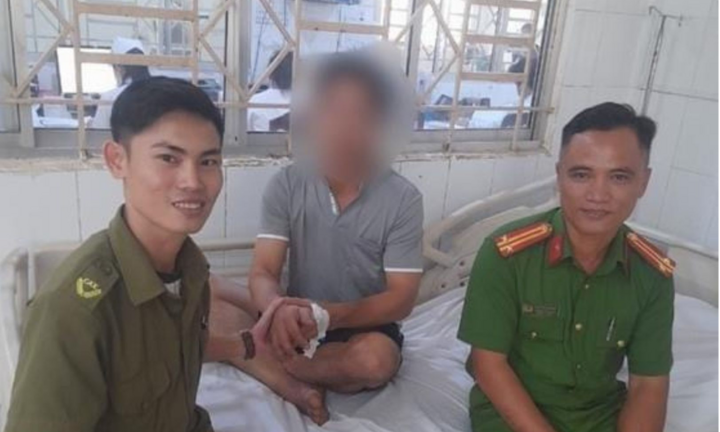 Có ý định uống thuốc tự tử, người đàn ông may mắn được công an kịp thời cứu giúp