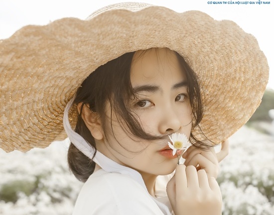 Hạ Du - cô sinh viên sở hữu vẻ đẹp trong veo cùng studio nổi tiếng khiến giới trẻ ngưỡng mộ