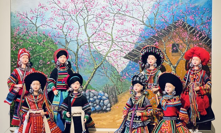 [E] Người “thổi hồn” vào búp bê mang trang phục 54 dân tộc Việt Nam - 5