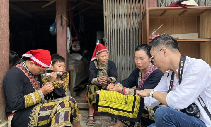 [E] Người “thổi hồn” vào búp bê mang trang phục 54 dân tộc Việt Nam - 13
