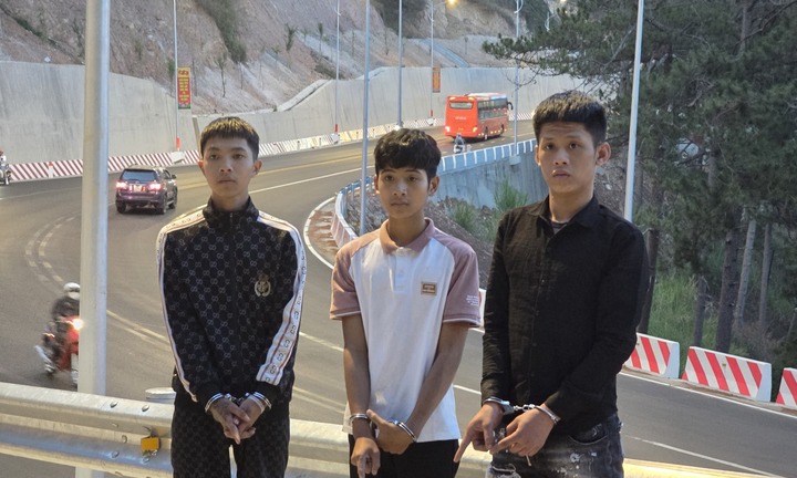 Bắt nhóm đối tượng dùng hung khí cướp tài sản trên đèo Prenn Đà Lạt