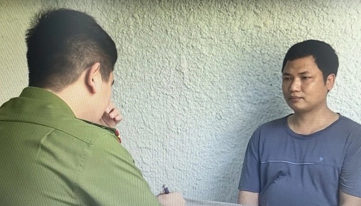 Tạm giữ tài xế ô tô đầu kéo cố tình tông vào xe CSGT