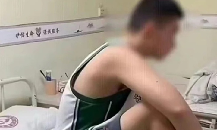 Nghĩ rằng các bạn nữ đều thích mình, nam thanh niên phải điều trị tâm lý