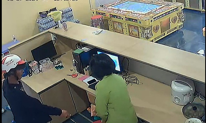 Tin tức an ninh hình sự 2/4:  Bắt nghi phạm khống chế nhân viên quán game để cướp