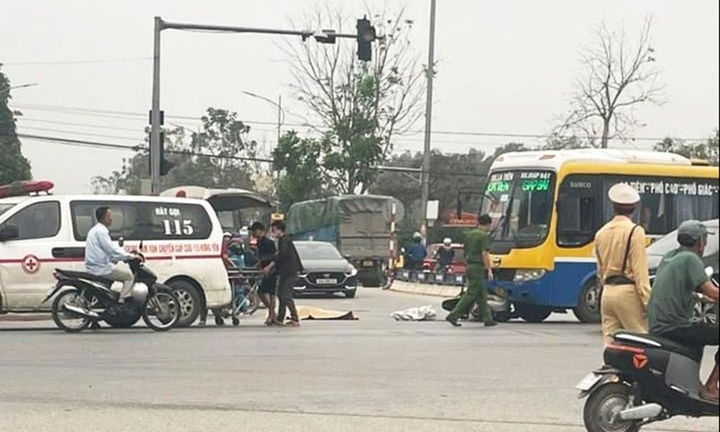 Tin tức tai nạn giao thông mới nhất ngày 4/4: Va chạm giữa xe khách và xe máy, hai người thương vong