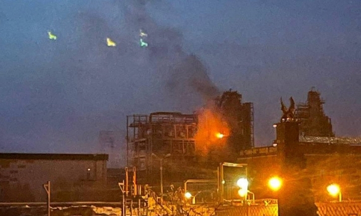 Ukraine triển khai UAV tấn công nhà máy lọc dầu cách tiền tuyến 1.300km của Nga