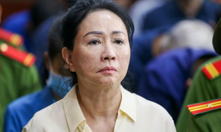 Xét xử vụ án Vạn Thịnh Phát: Bà Trương Mỹ Lan liên tục bật khóc khi nói lời sau cùng