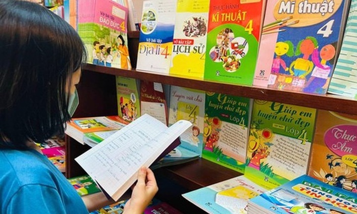 Chính thức: Giá sách giáo khoa năm học 2024-2025 giảm