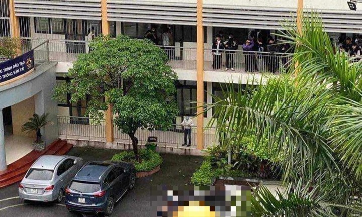 Sinh viên năm cuối ở Trường ĐH Công nghệ GTVT rơi từ tầng 5 xuống sân trường