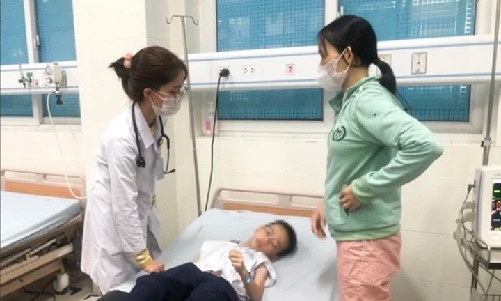 Hàng chục học sinh ở Khánh Hòa nhập viện, nghi ngộ độc