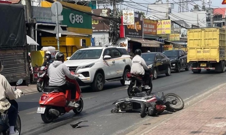 Tin tức tai nạn giao thông mới nhất ngày 13/4: Ô tô tông hàng loạt xe máy tại TP.HCM