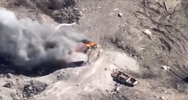 Ukraine bắn nổ 20 xe bọc thép của quân đội Nga