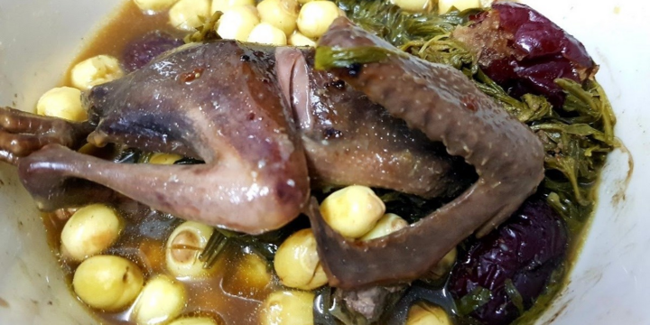 Tiền sử dị ứng, cô gái 23 tuổi xưng phù đỏ chân tay sau 2 giờ ăn thịt chim bồ câu