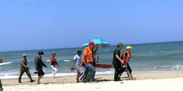 Tin nóng 24h hôm nay ngày 13/4: Tìm thấy cháu bé thứ 2 vụ 2 anh em sinh đôi đuối nước khi tắm biển