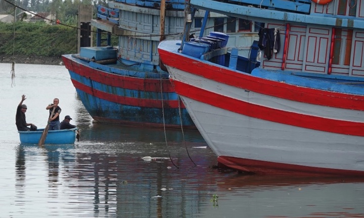 Tin nóng 24h hôm nay ngày 14/4: Tàu cá hư hỏng trên biển, người nhà đến đồn biên phòng cầu cứu
