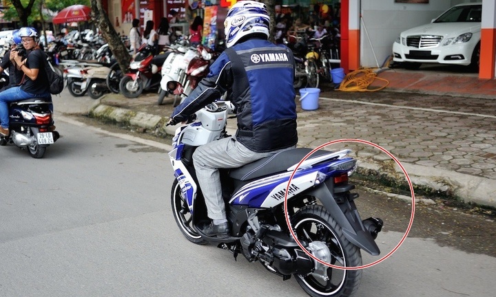 Đi xe máy không biển số bị phạt bao nhiêu?