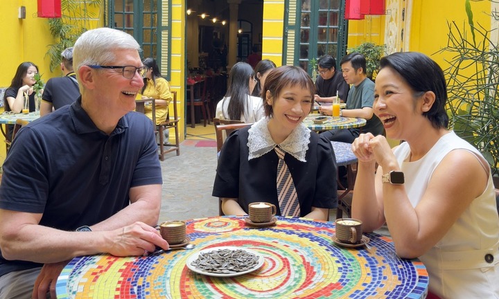 Những hình ảnh đầu tiên của CEO Apple Tim Cook tại Việt Nam