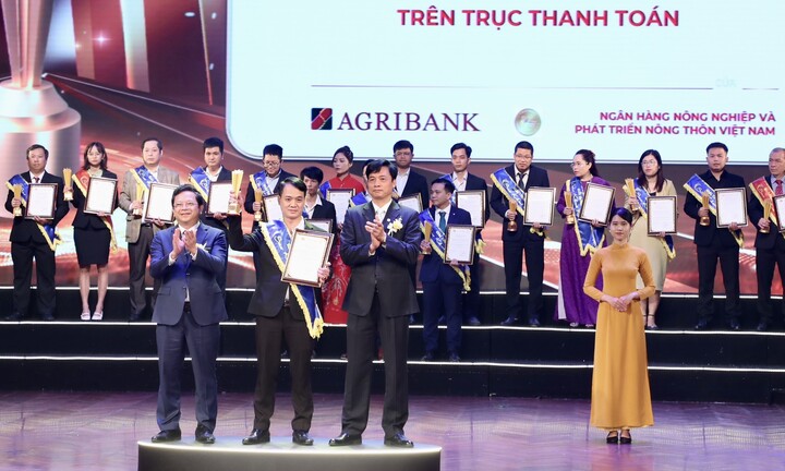 Agribank lần thứ 9 liên tiếp được vinh danh Hệ thống CNTT Xuất sắc tại Giải thưởng Sao Khuê 2024