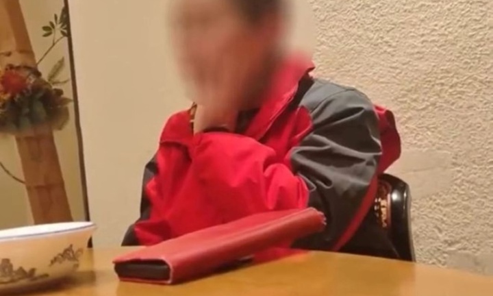 Con gái không chịu lấy chồng, ông bố có hành động khiến ai nấy