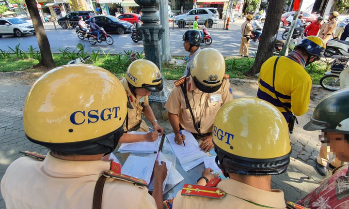 Người dân có được quyền kiểm tra chuyên đề của CSGT không?