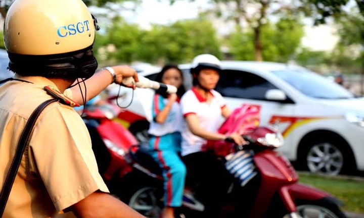 Những điều CSGT không được làm khi dừng xe