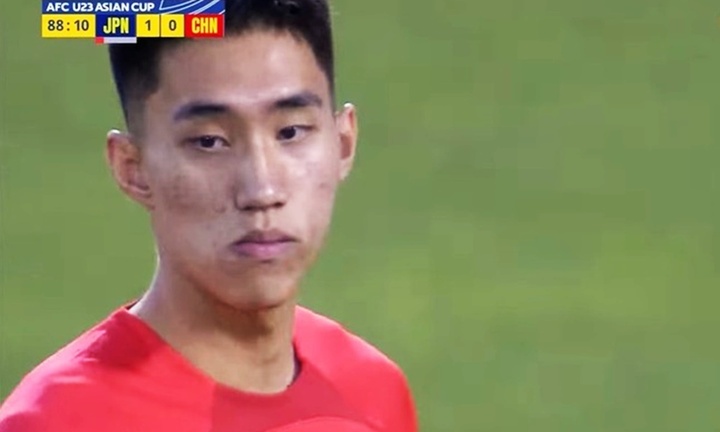 U23 Trung Quốc tung thủ môn cao hơn 2m vào đá... tiền đạo trước U23 Nhật Bản