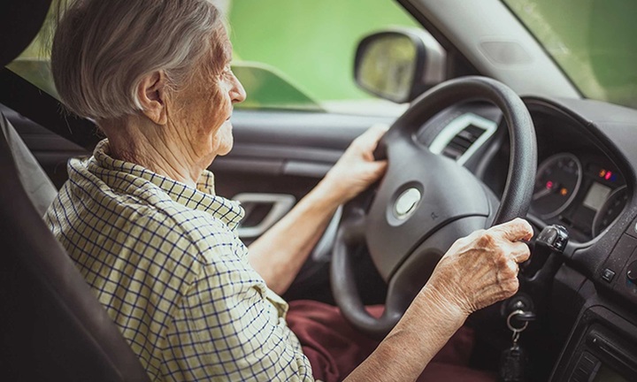 Độ tuổi tối đa được cấp bằng lái xe ô tô là bao nhiêu?