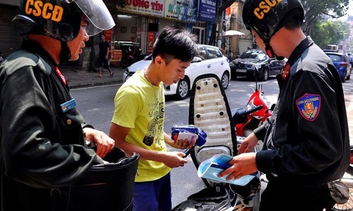 Cảnh sát cơ động (CSCĐ) có được xử phạt xe không giấy tờ?