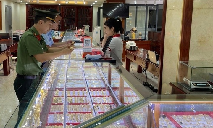 Nghệ An: Phát hiện doanh nghiệp kinh doanh vàng giả mạo thương hiệu Chanel