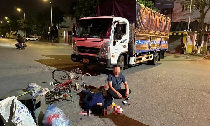 Xe tải va chạm xe đạp, cụ bà 80 tuổi tử vong