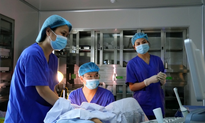 Hiếm muộn nhưng không đủ lực “tìm con”, cặp vợ chồng đón tin vui sau 9 năm ròng rã