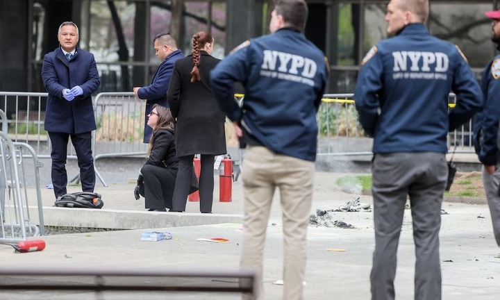 Người đàn ông tự thiêu bên ngoài phiên tòa xét xử Trump