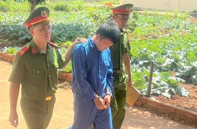 Tin tức pháp luật mới nhất ngày 22/4: Bắt nam thanh niên nhiều lần trộm cắp xe máy dựng trên vỉa hè